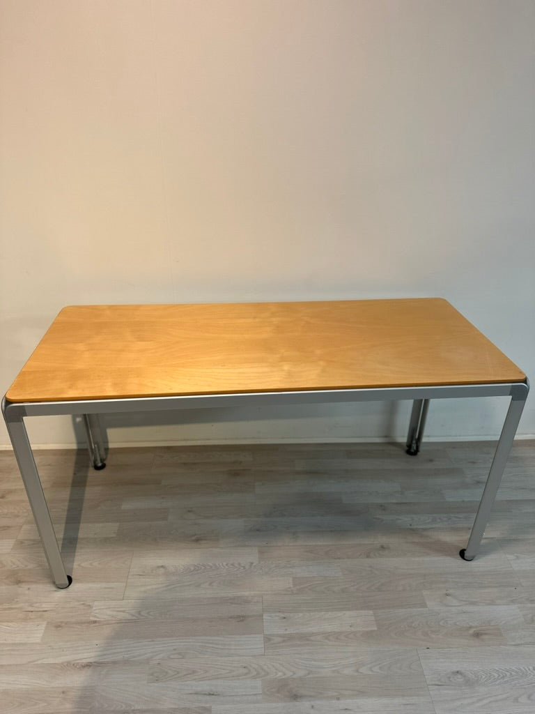 Arne Jacobsen DJOB Konferencebord - A New Story