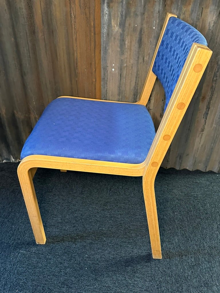 Konferencestol I Blåt Betræk - A New Story