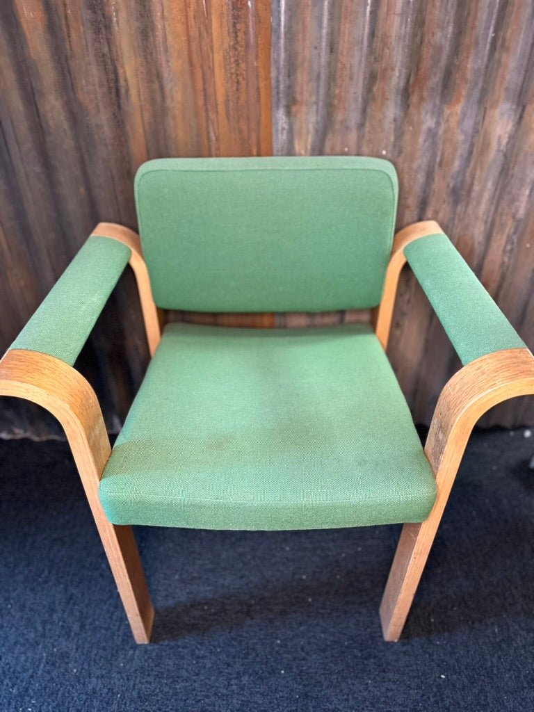 Magnus Olsen Armstol 6111 - A New Story