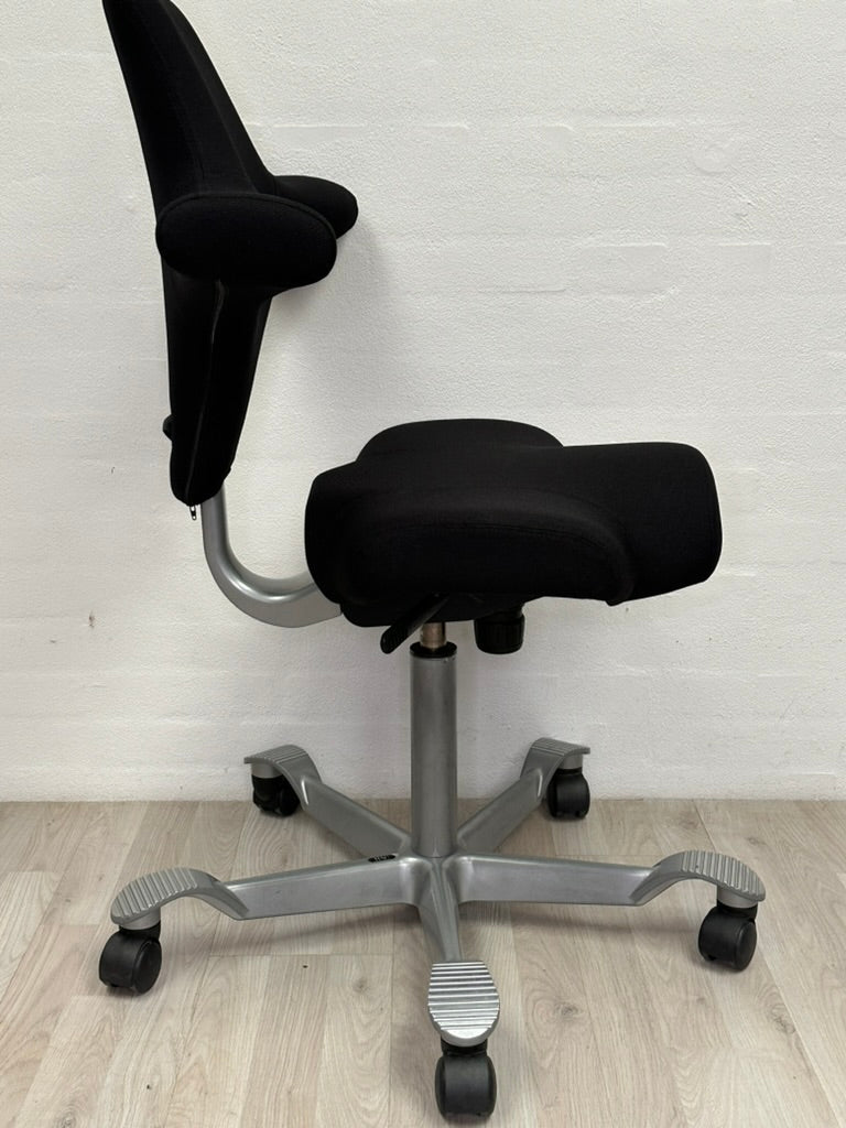 Upcycled Capisco med saddelsæde (model 2009) - A New Story