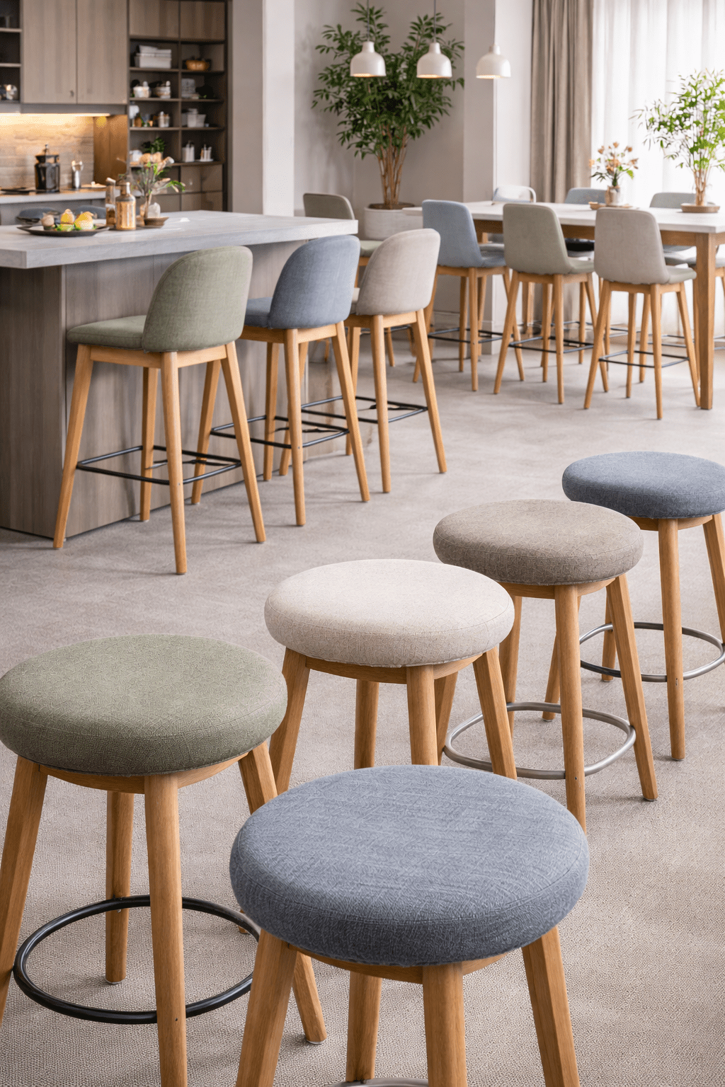 Taburetter og Barstole - A New Story