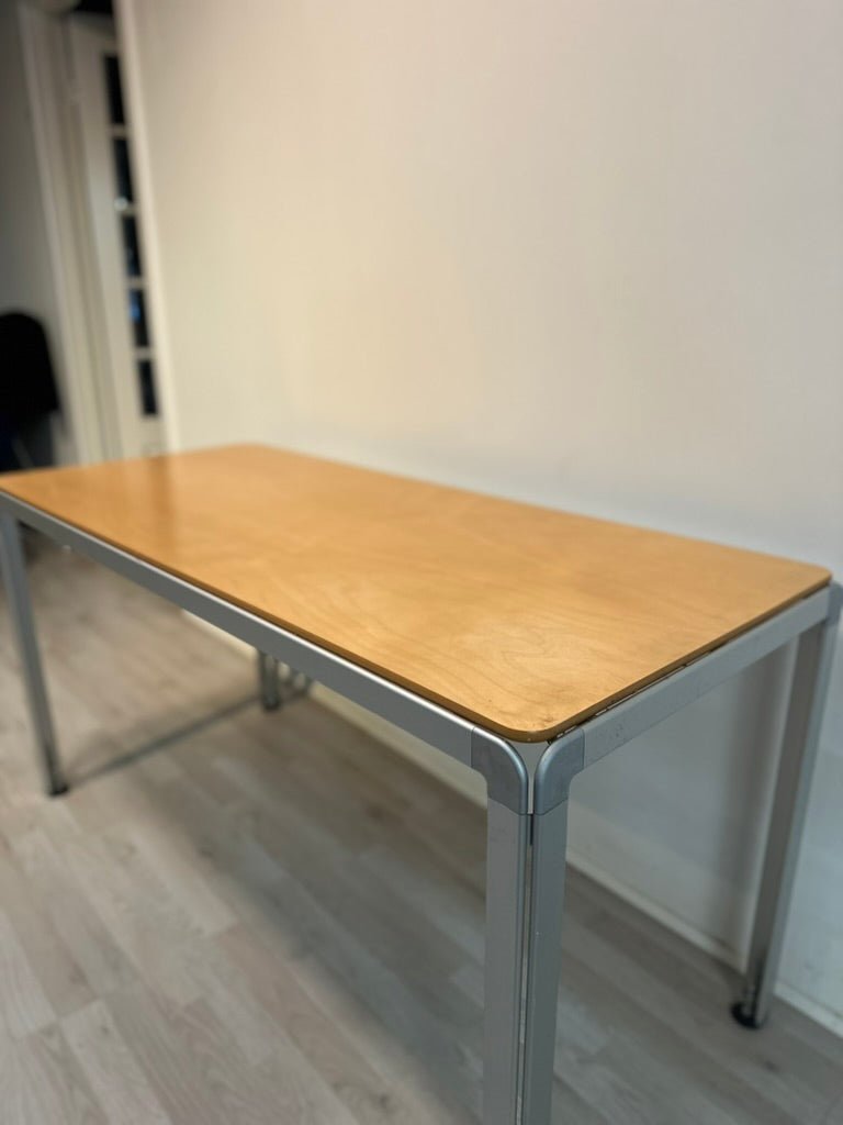 Arne Jacobsen DJOB Konferencebord - A New Story