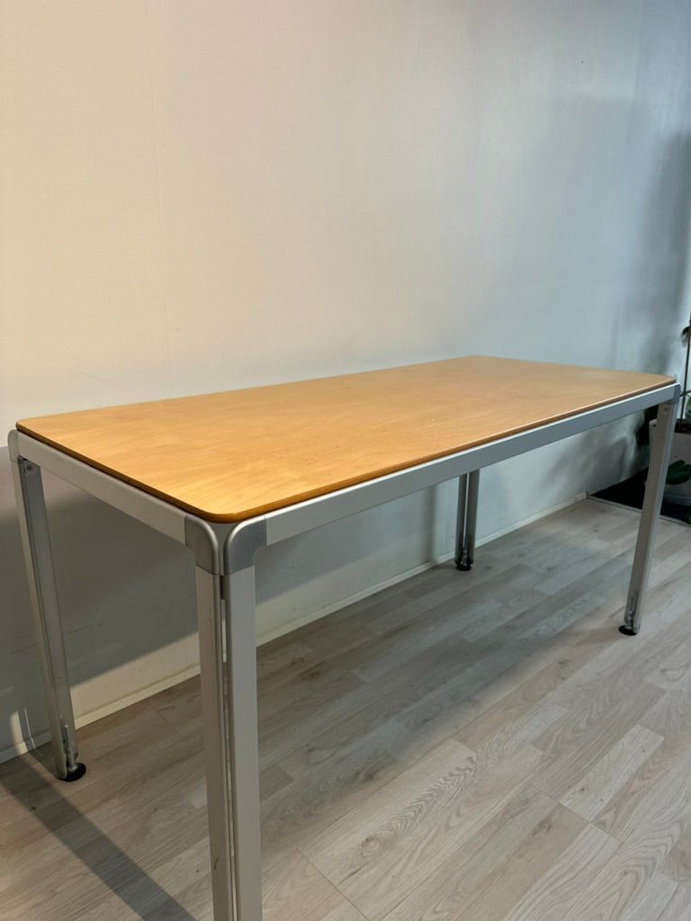 Arne Jacobsen DJOB Konferencebord - A New Story