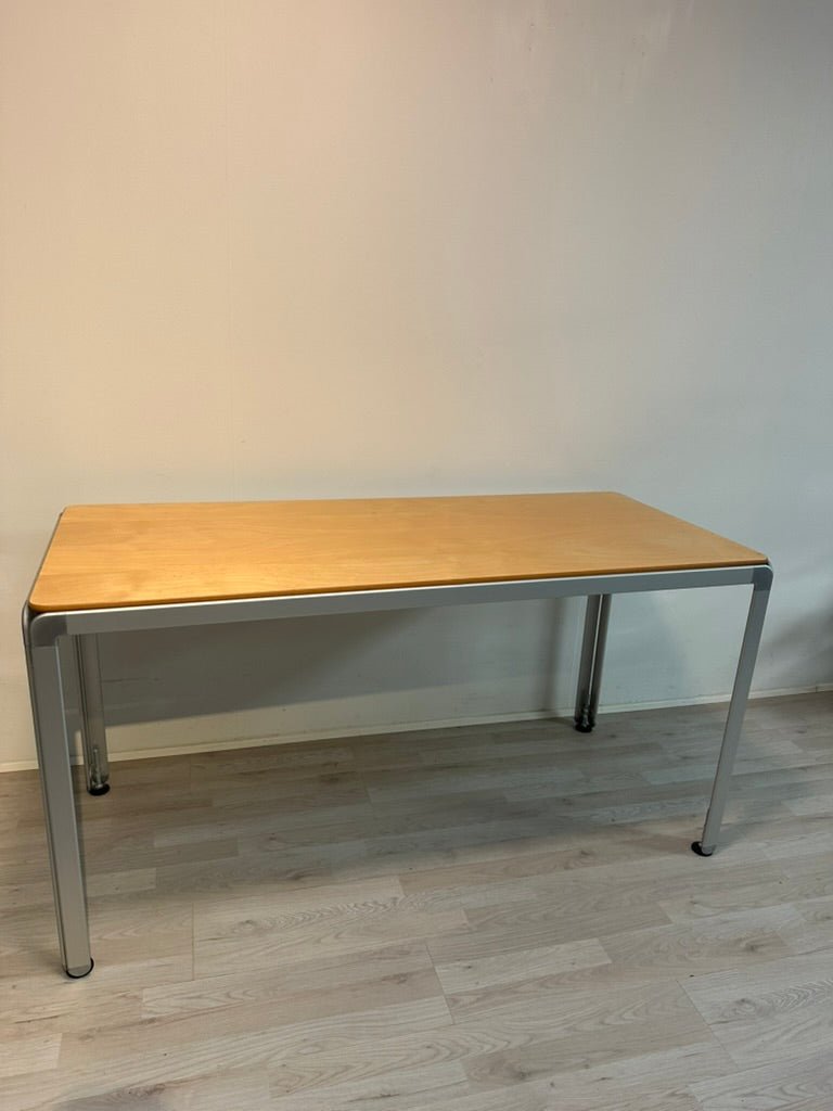 Arne Jacobsen DJOB Konferencebord - A New Story