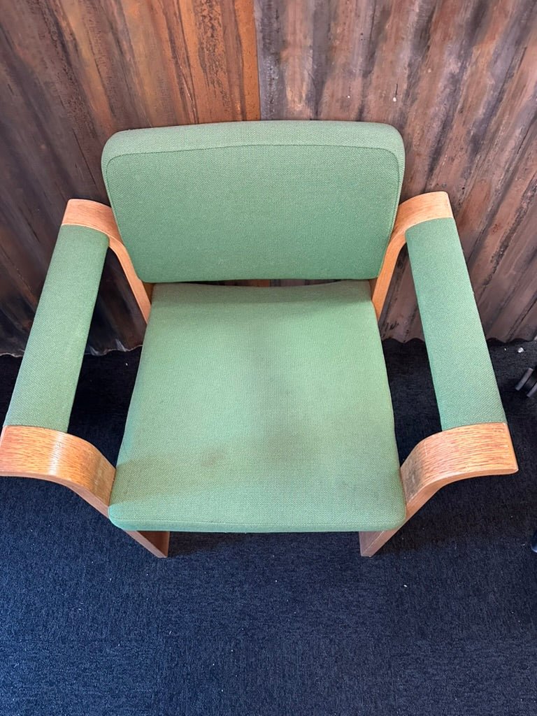 Magnus Olsen Armstol 6111 - A New Story