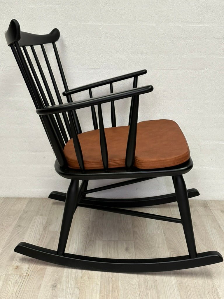 Upcycled Farstrup Gyngestol - A New Story
