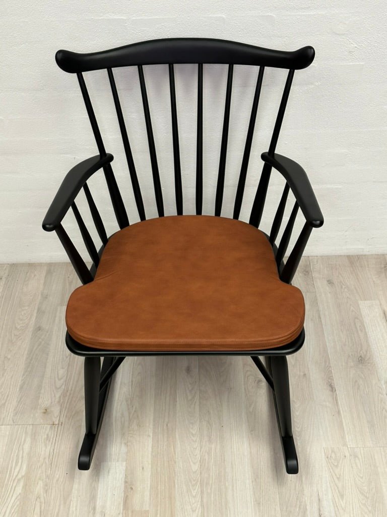 Upcycled Farstrup Gyngestol - A New Story