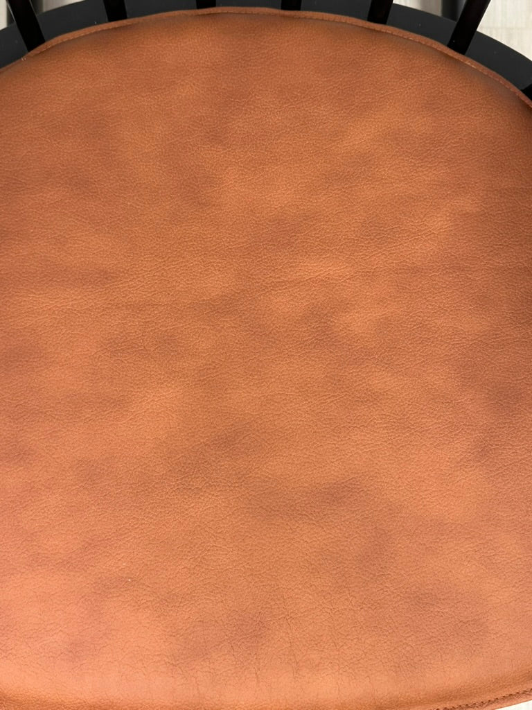 Upcycled Illum Wikkelsøe gyngestol - A New Story